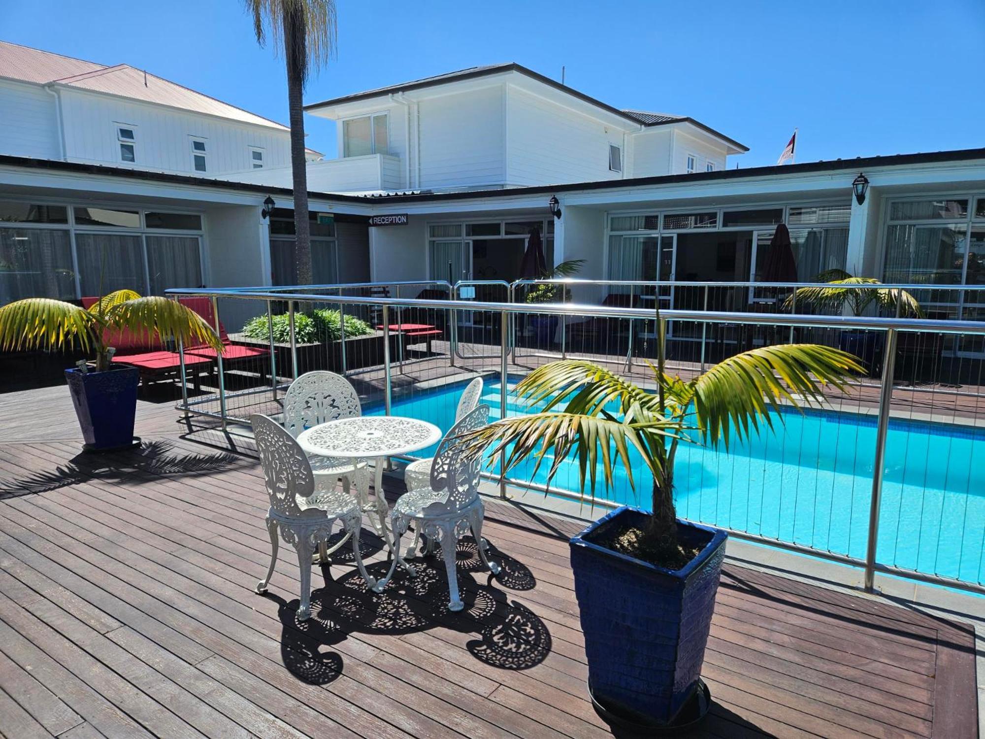 Commodores Lodge Russell Dış mekan fotoğraf