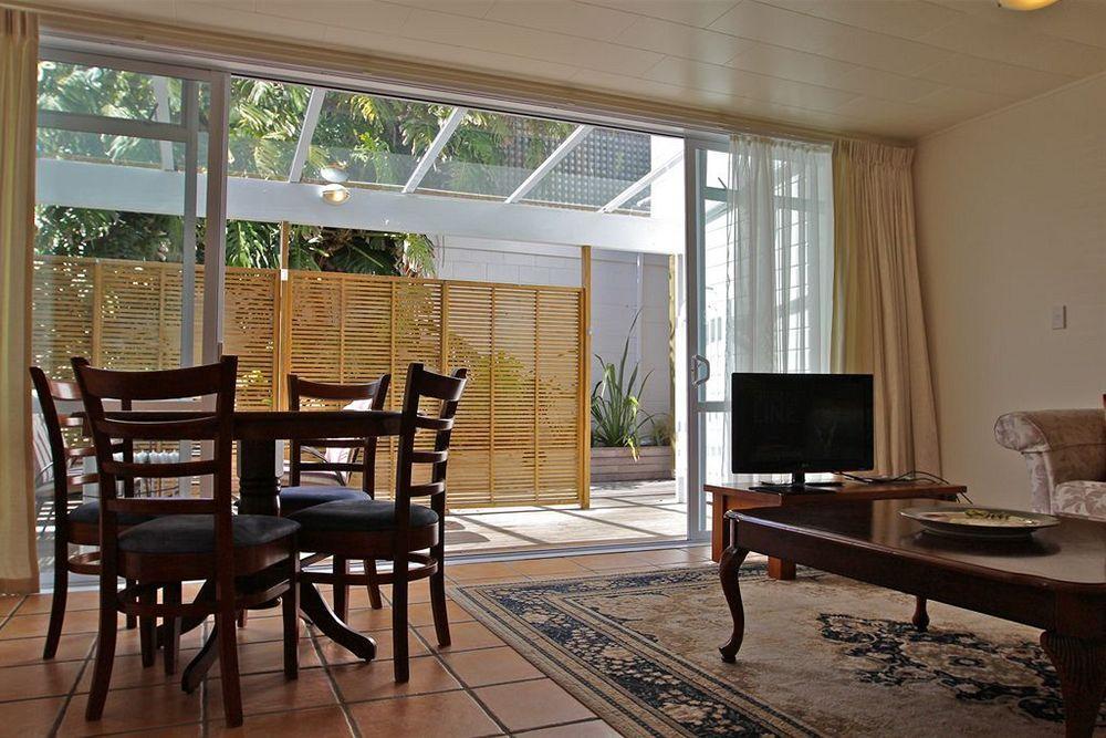 Commodores Lodge Russell Dış mekan fotoğraf
