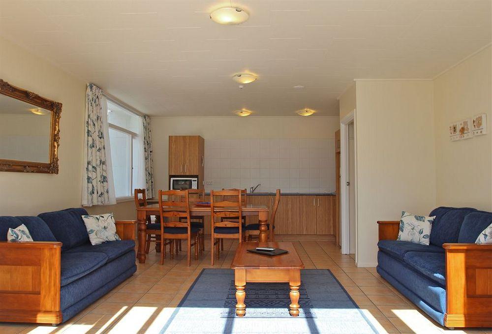 Commodores Lodge Russell Dış mekan fotoğraf